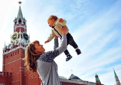 Москву назвали лучшим городом России для жизни с семьей и детьми